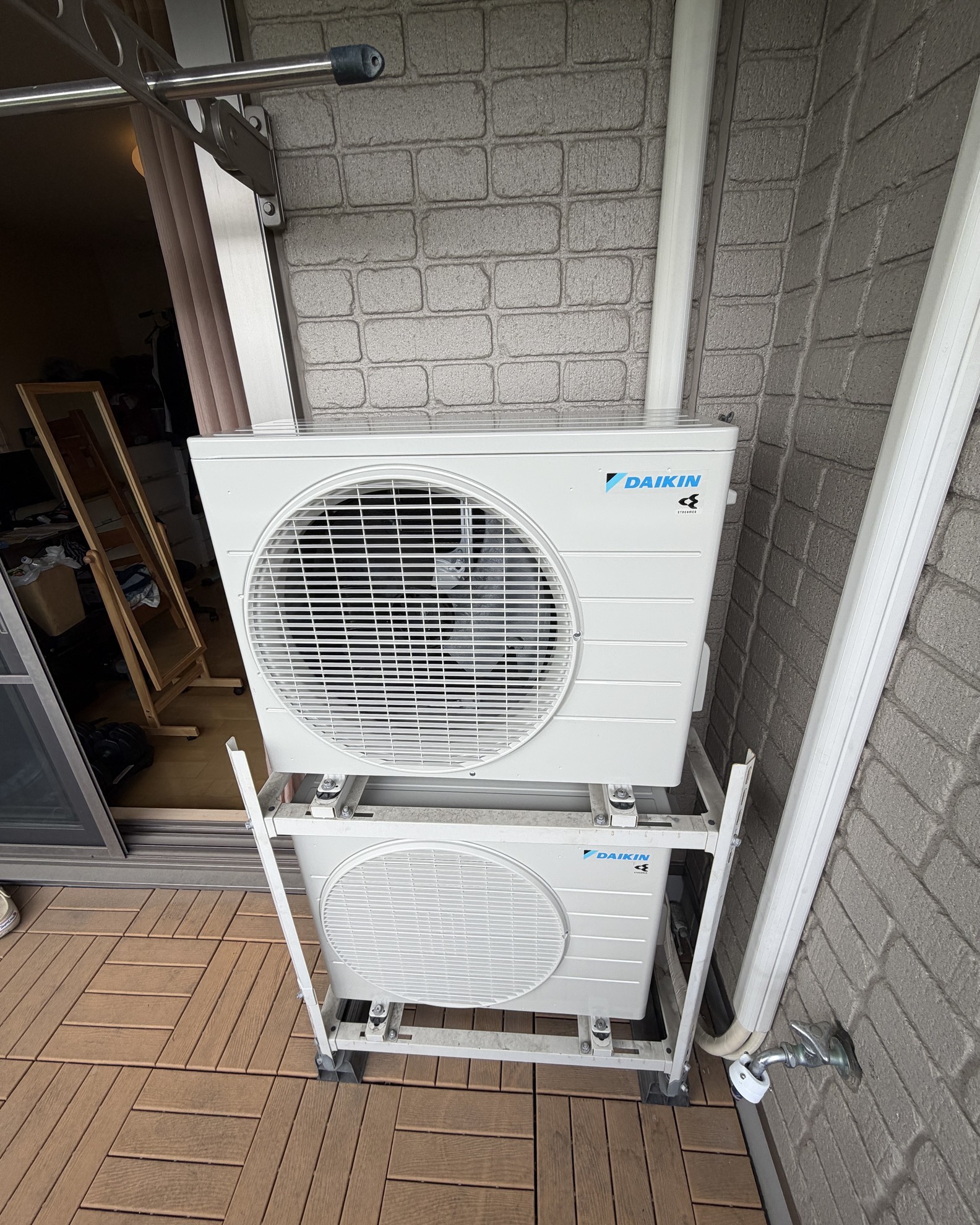 【草津市】積水ハウスでエアコン2台入れ替え｜2段置き架台を再利用した交換工事