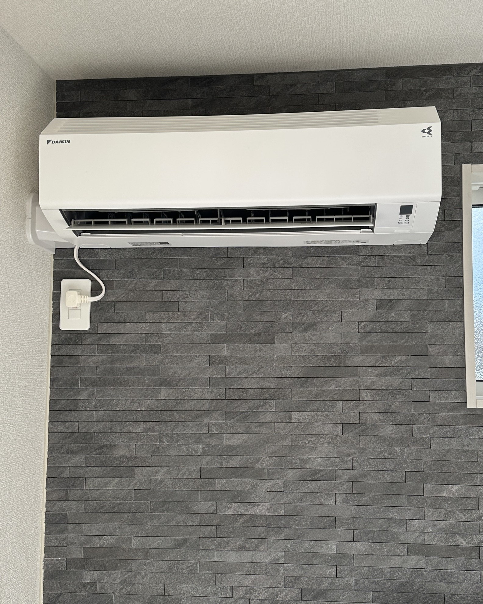 エコカラット有りのリビングのエアコン