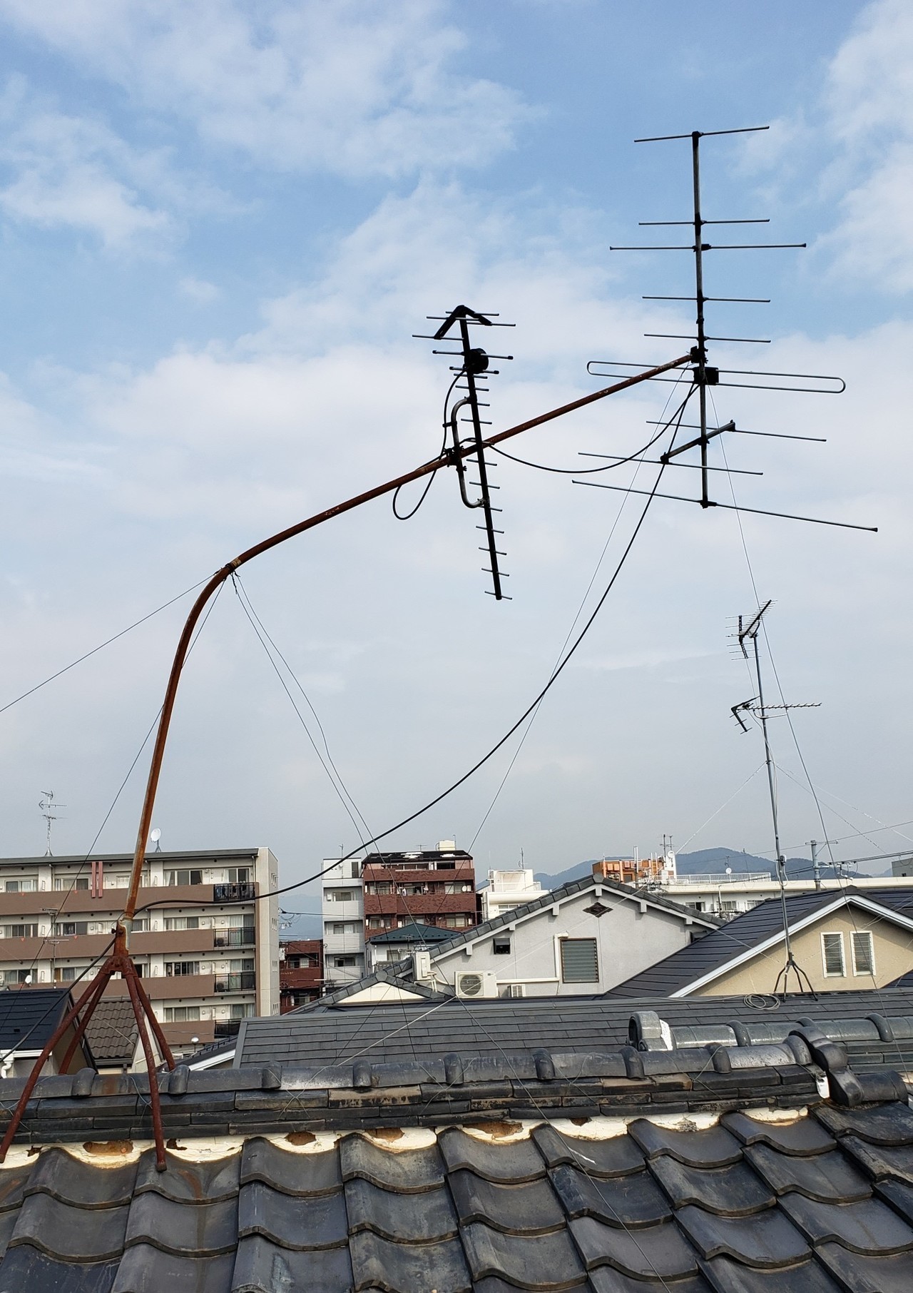 台風で倒れた地デジアンテナ立て直し