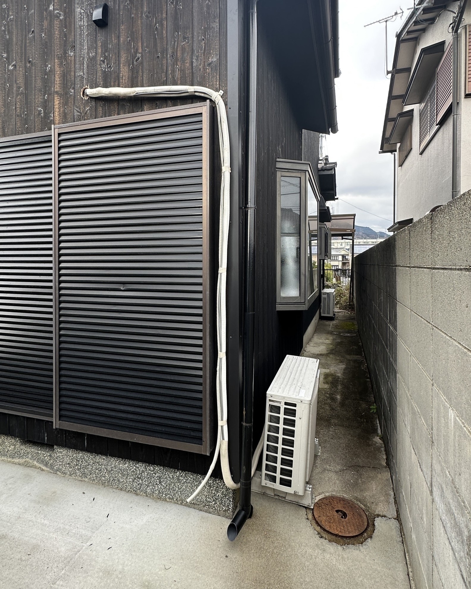 エアコン引っ越し｜屋外化粧カバーは後付け