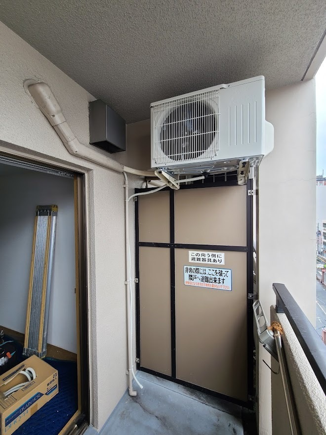 草津市｜壁面架台再利用エアコン取り付け