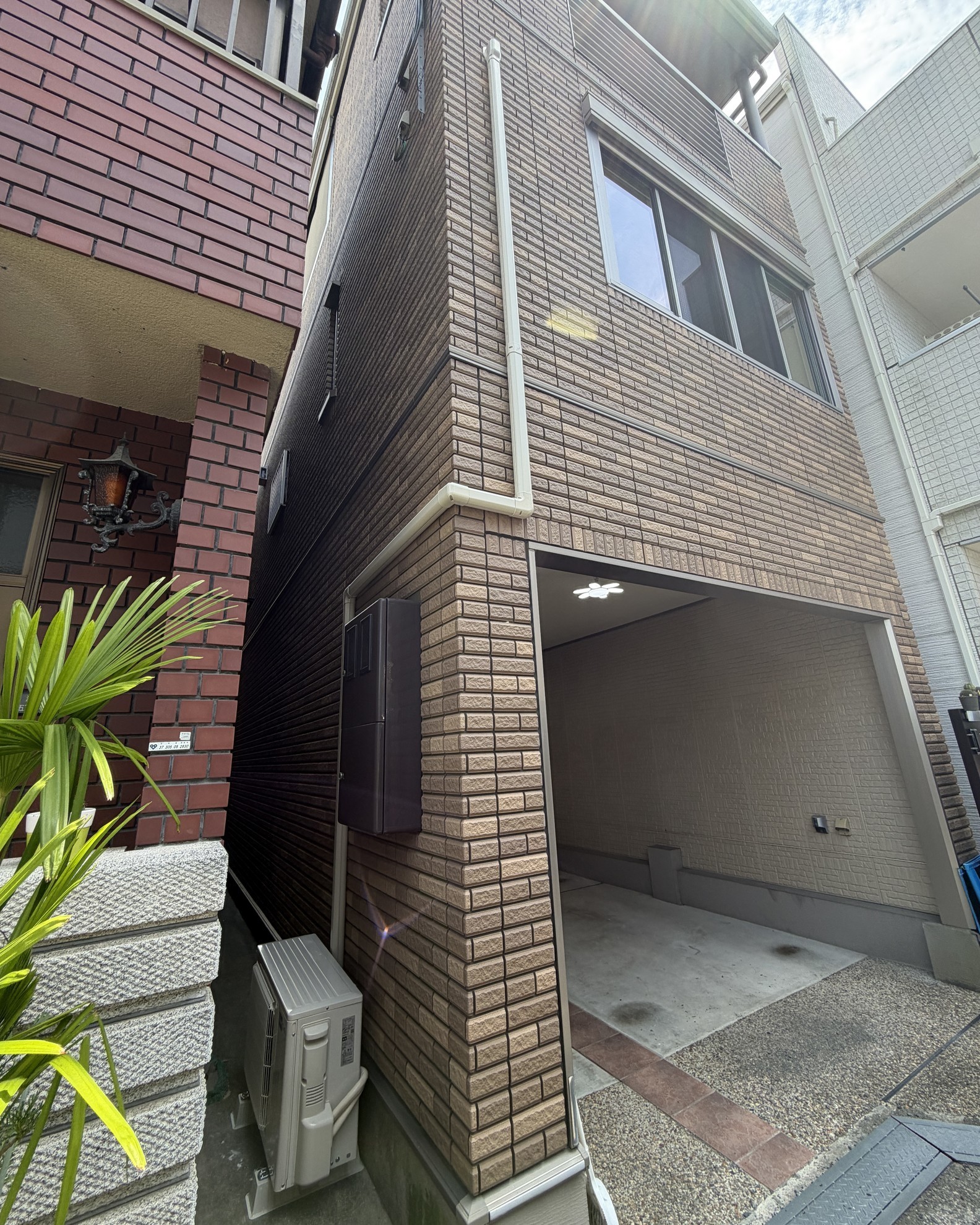 【大阪市鶴見区】セキスイハイムのタイル外壁に穴開けしてエアコン新設｜他社で断られた難所工事