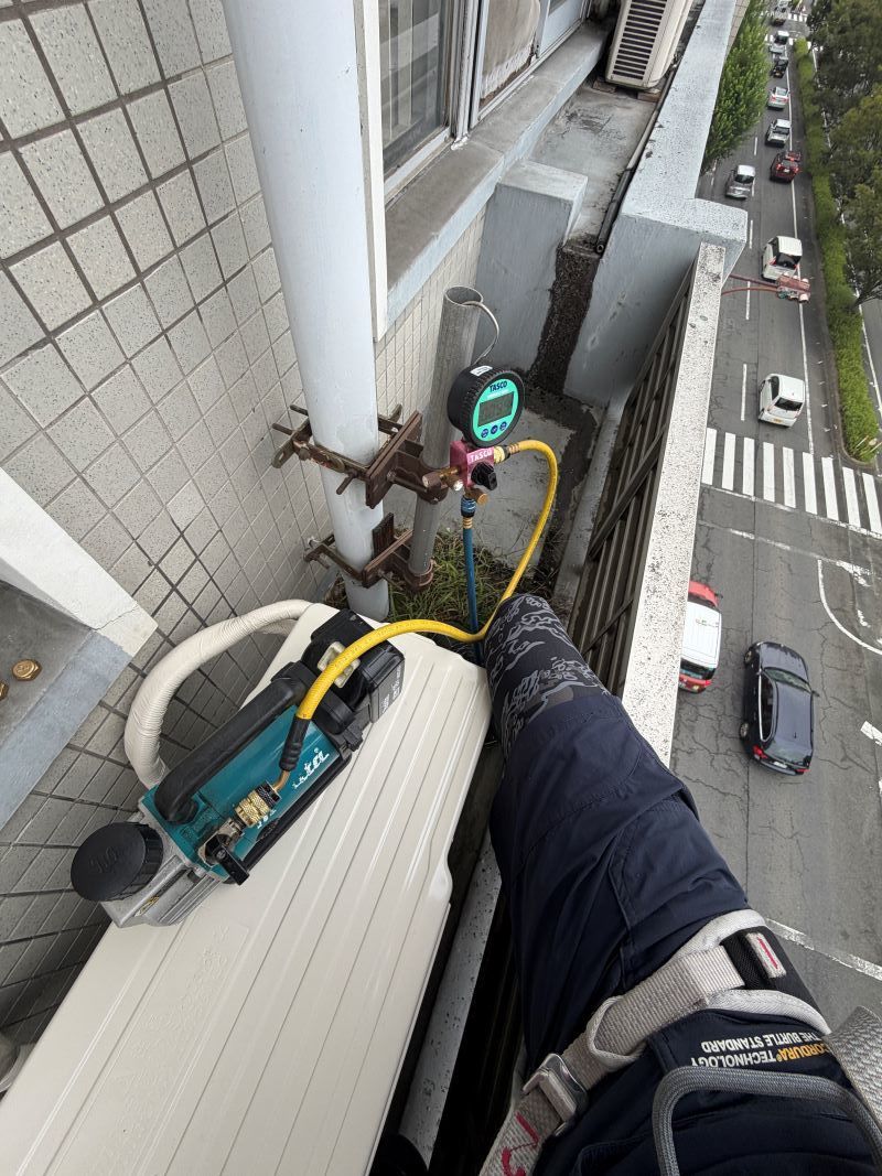 エアコン配管と電線接続後の真空引き