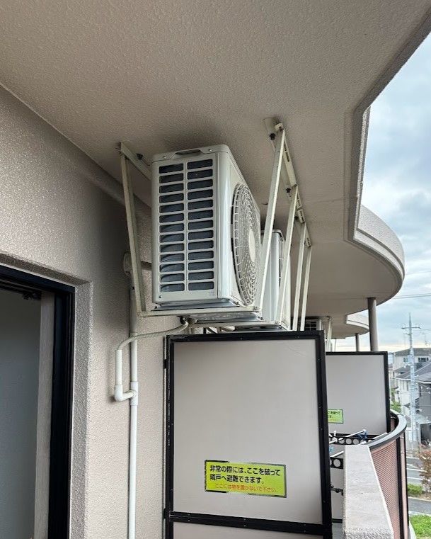 サイクルポートのエアコン取り付け