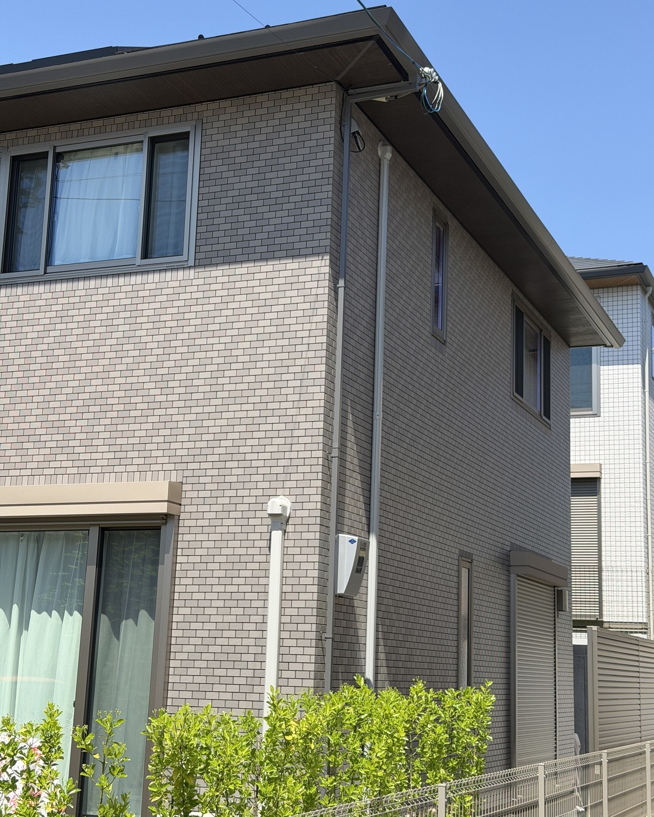 大津市｜2階アパートの室外機の専用カゴのエアコンの取り付け