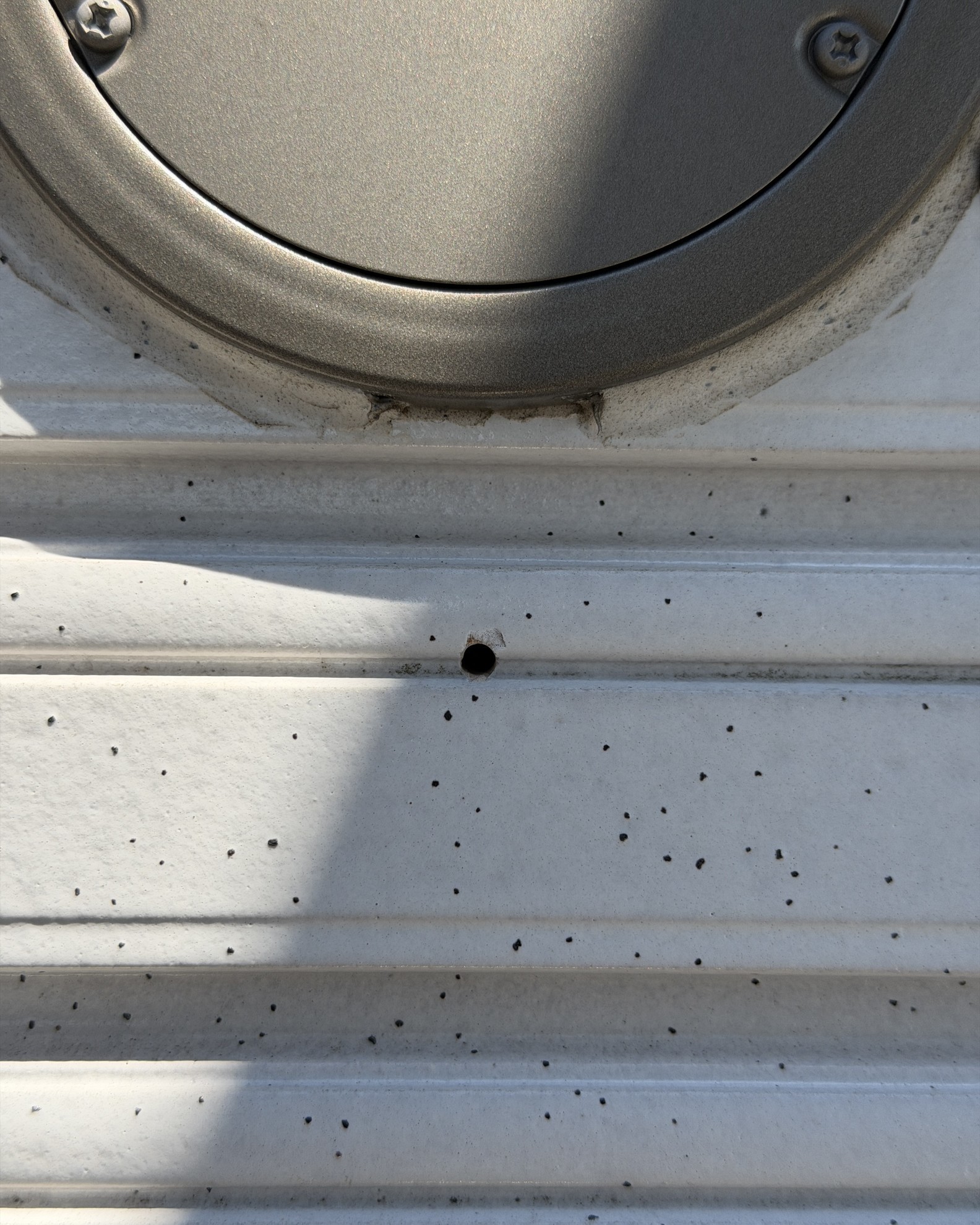 ベール版外壁に穴開け