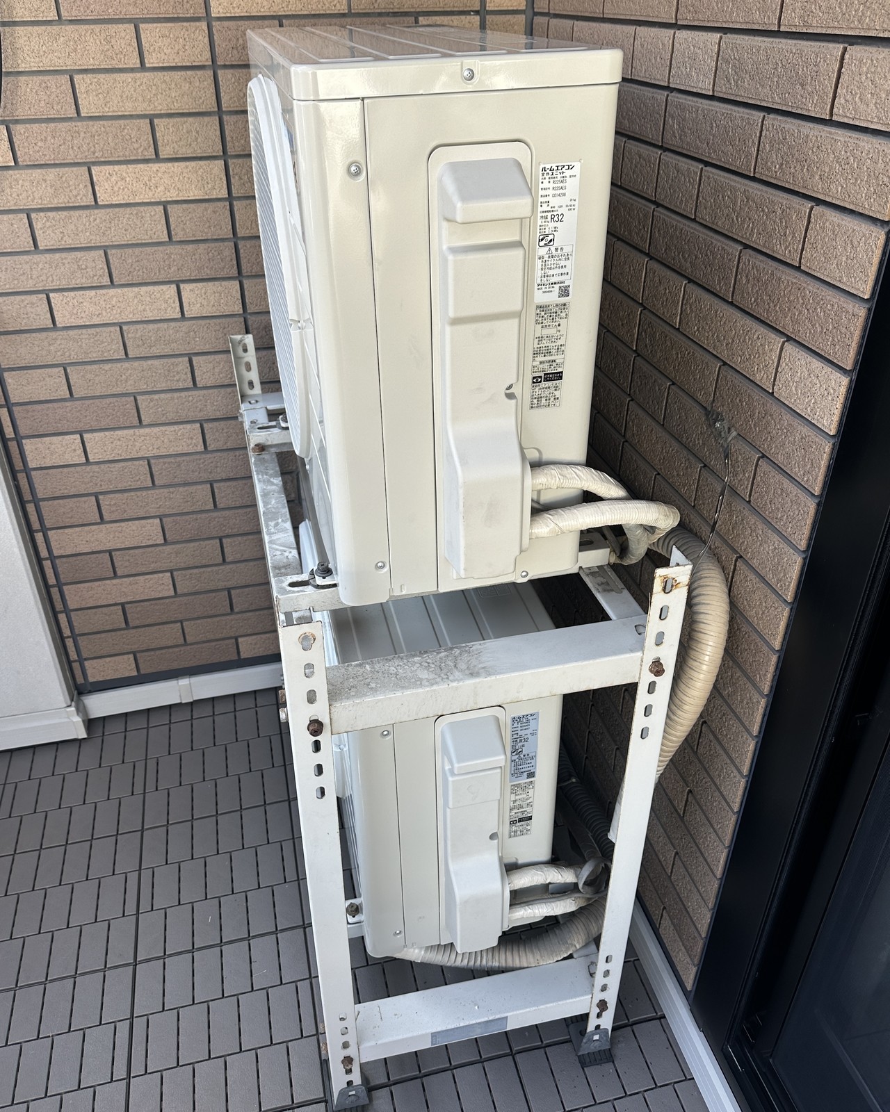 大津市　エアコン　二段置き