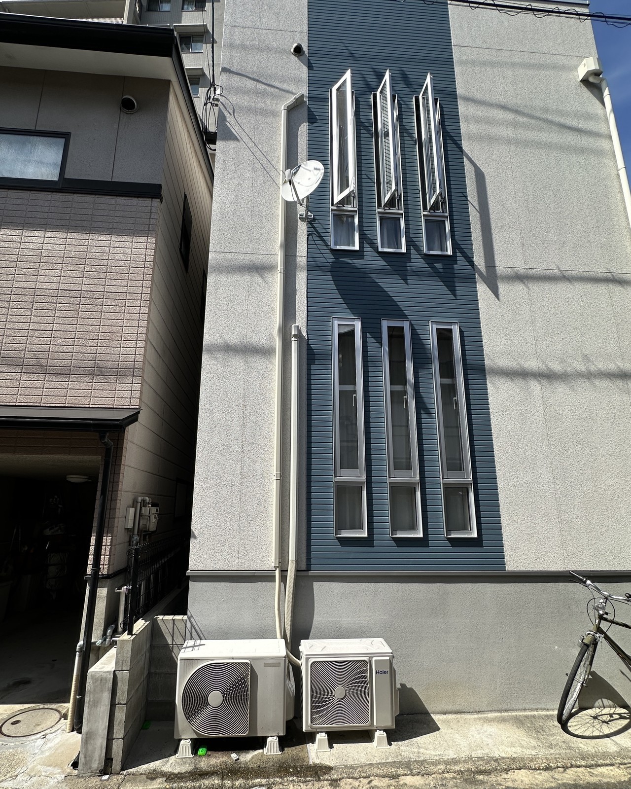 難所の障害物有りのエアコン取り付け