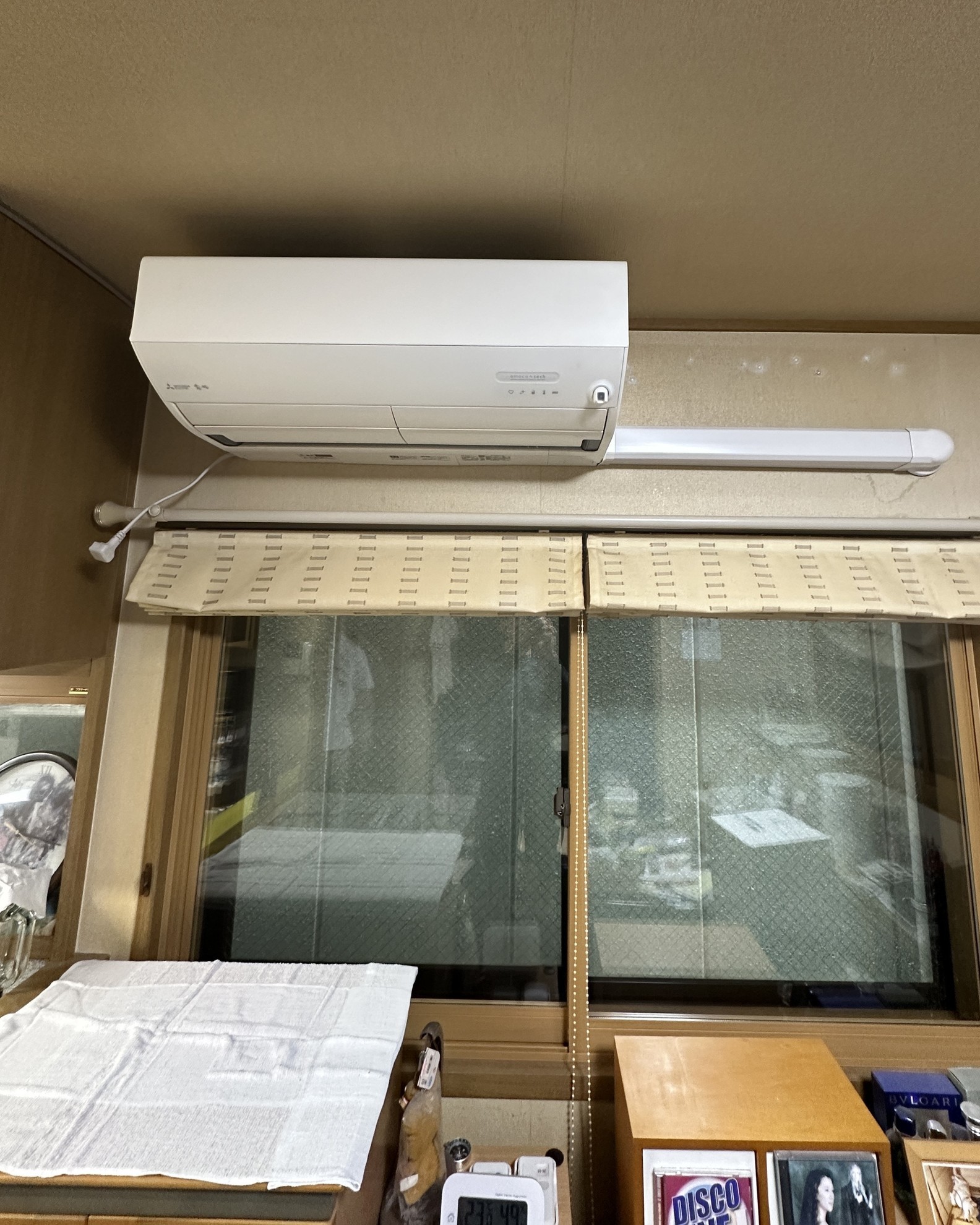 エアコンの屋内化粧カバーの勾配