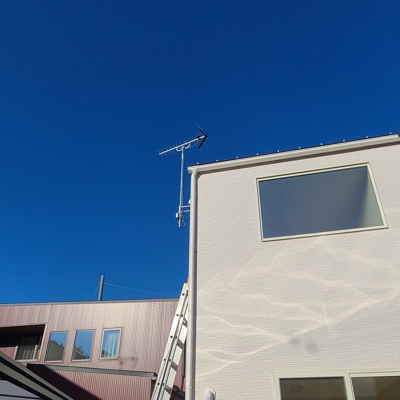 UHFアンテナとブースター取り付け