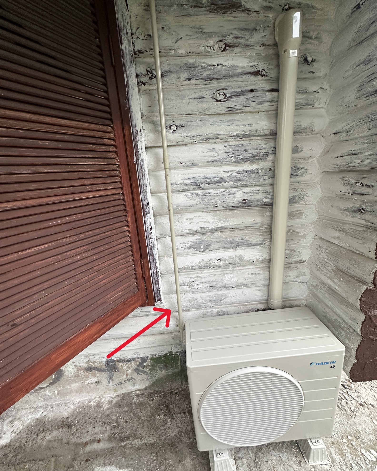 3階建てのログハウスエアコン取り付け|家電量販店が断った