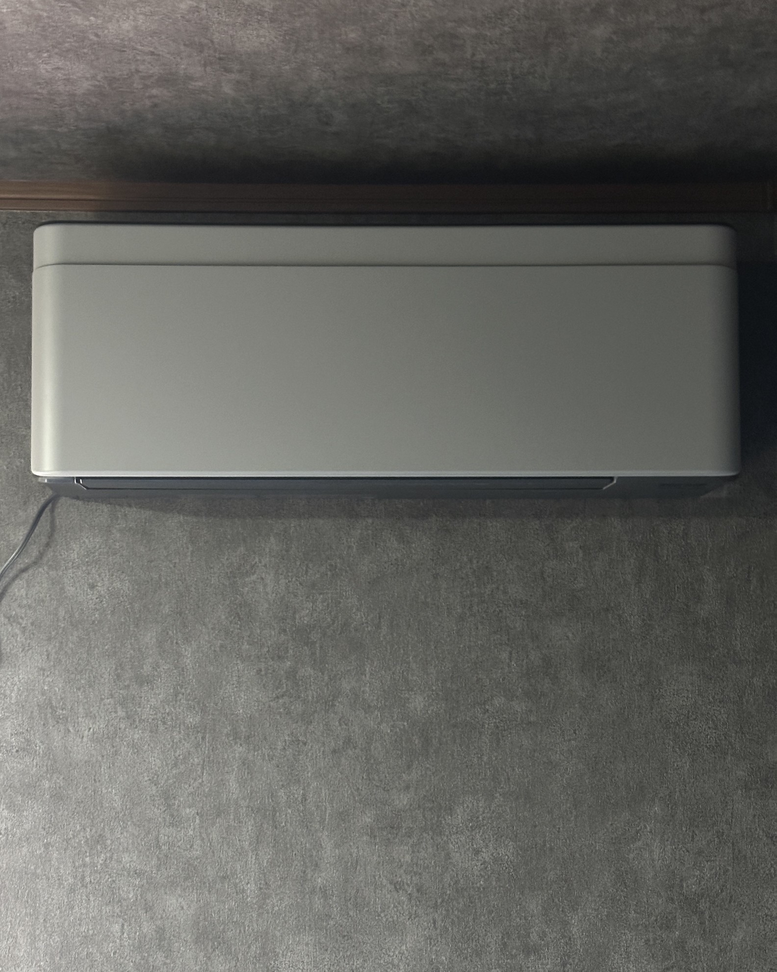 ダイキンリソラのエアコン取り付け｜室外機は屋根置き設置