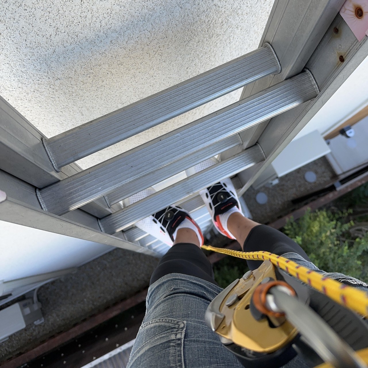 梯子でロープアクセス工法