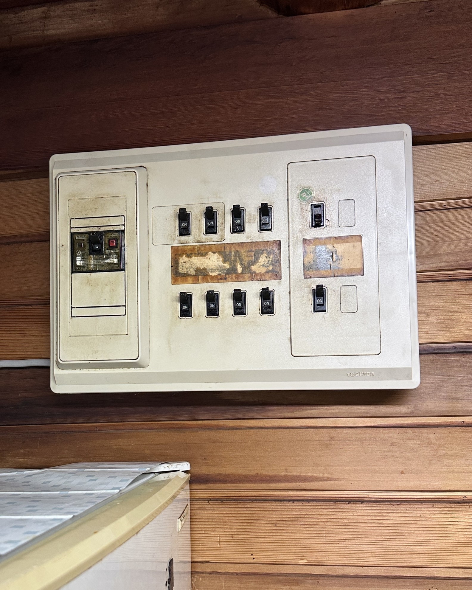 ログハウスのエアコンの専用回路と分電盤交換