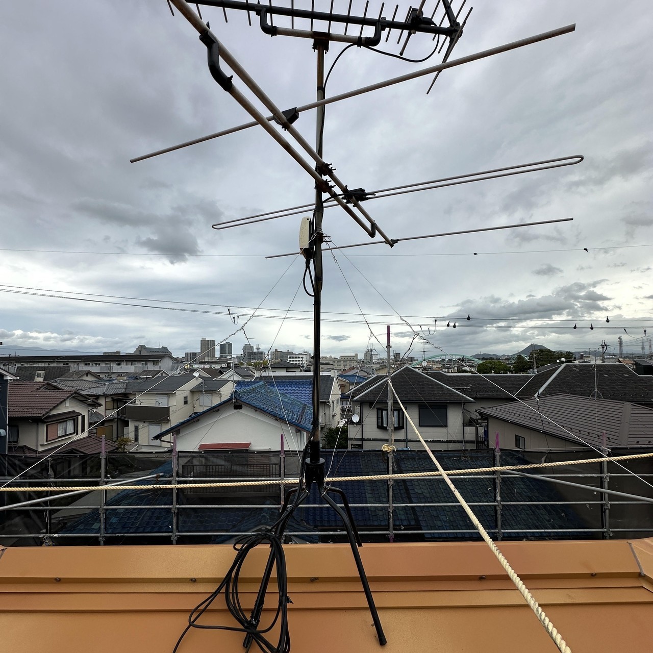 古いアンテナ支線の張り替え
