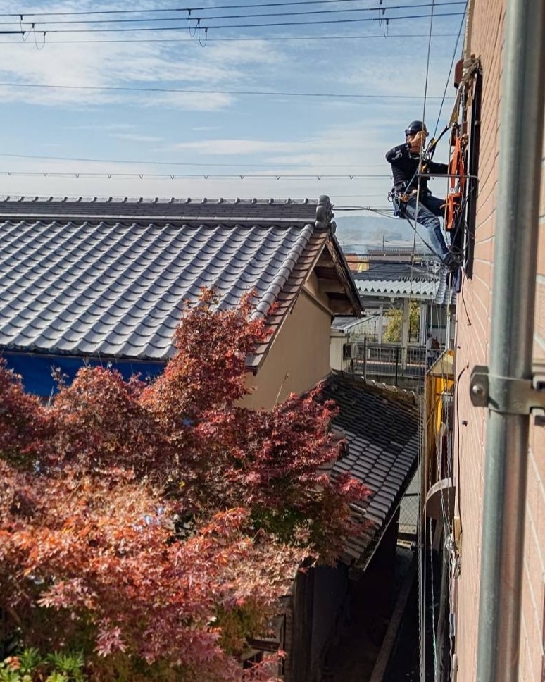 他社が断った2階屋上のエアコン入れ替え｜ロープアクセスで解決