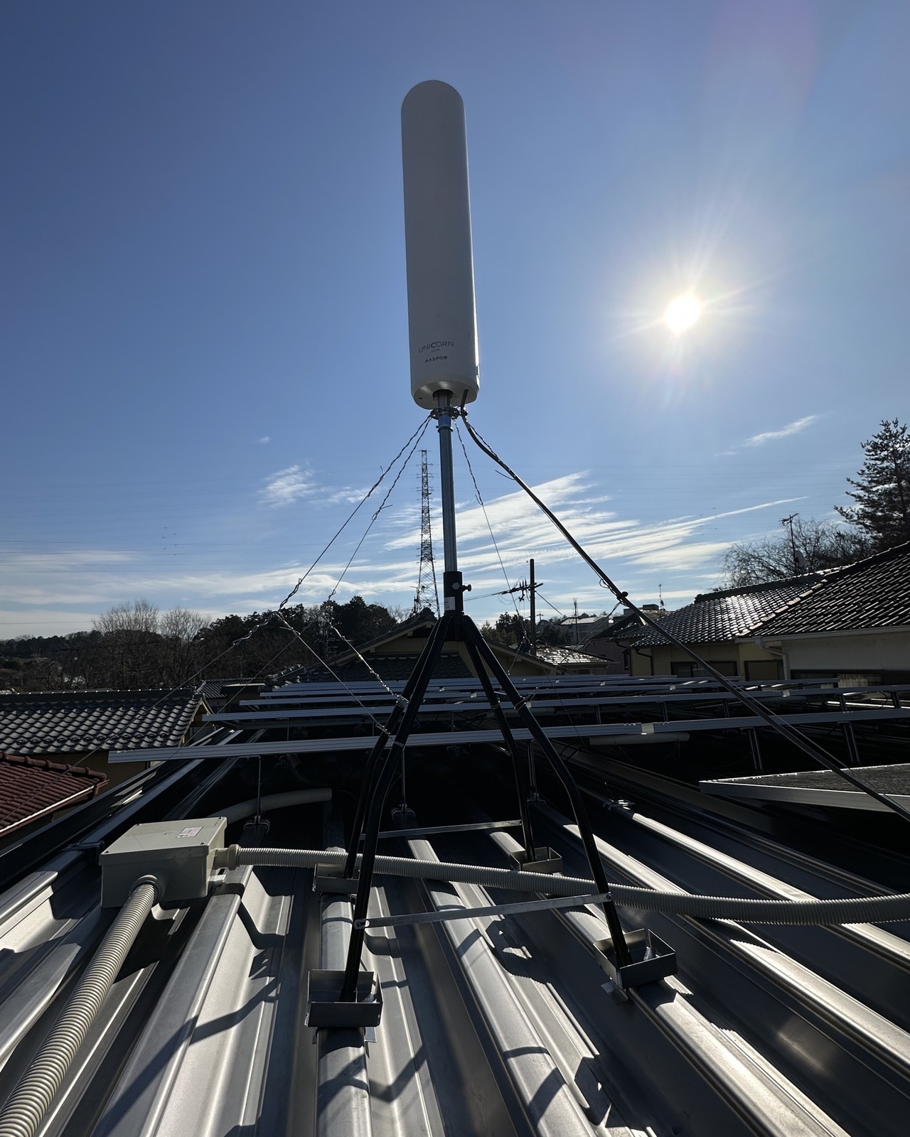 積水ハイム屋根のユニコーンアンテナ取り付け