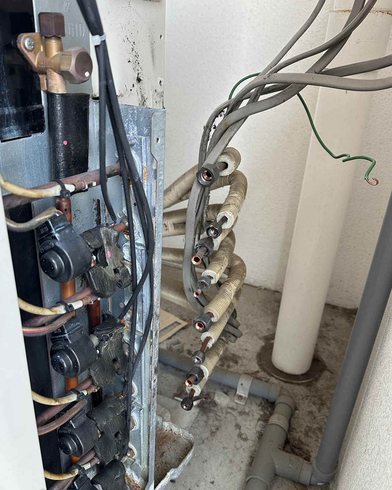 隠ぺい配管工事施工・マルチエアコン入れ替え