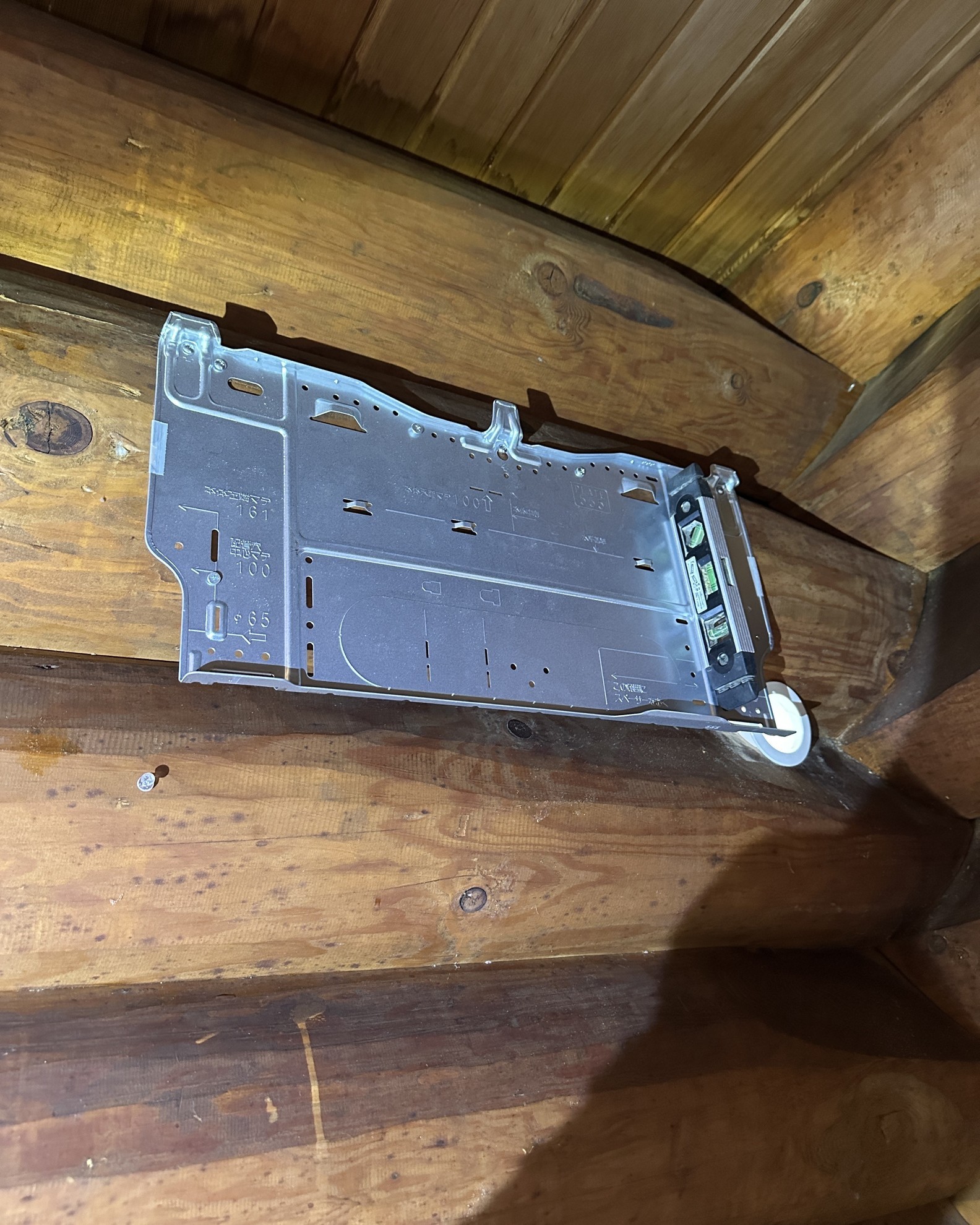 ログハウスのエアコンの穴開け