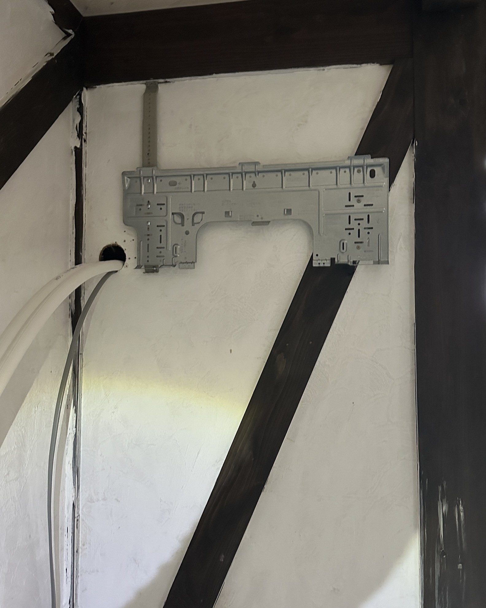 3階建てのログハウスエアコン取り付け|家電量販店が断った