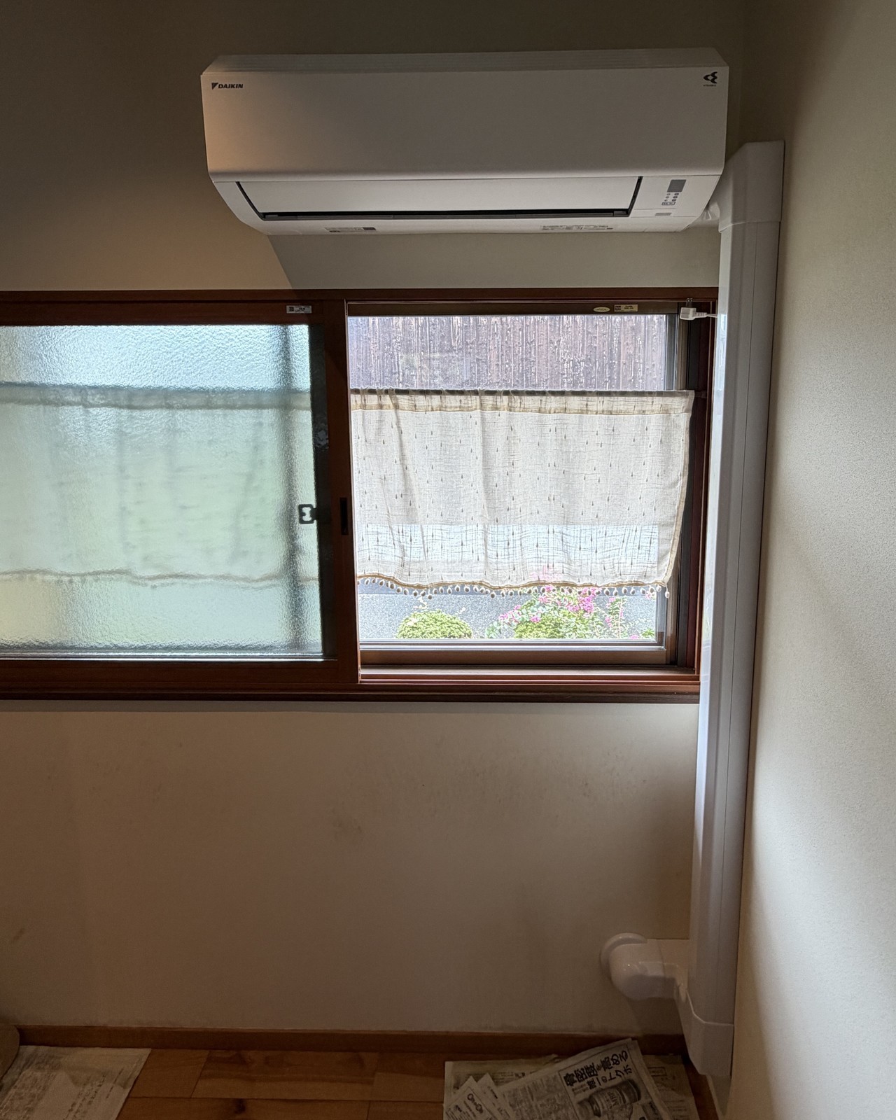 屋内化粧カバーのエアコン工事