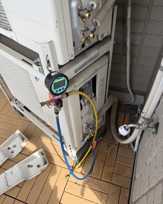草津市】積水ハウスでエアコン2台入れ替え｜2段置き架台を再利用した