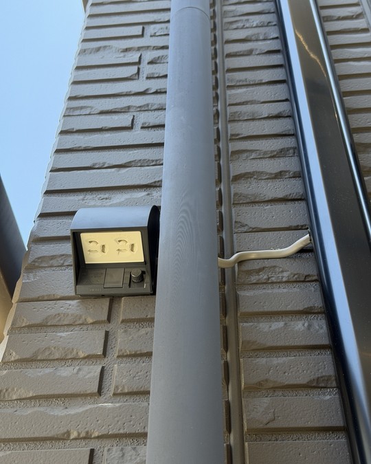 大津市】トヨタホームの2階エアコン新規取付工事｜段差継手・防犯