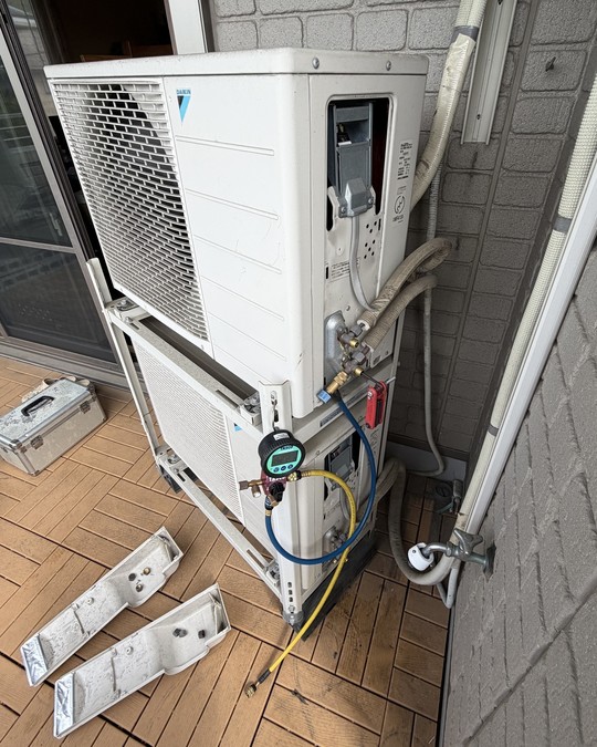 草津市】積水ハウスでエアコン2台入れ替え｜2段置き架台を再利用した